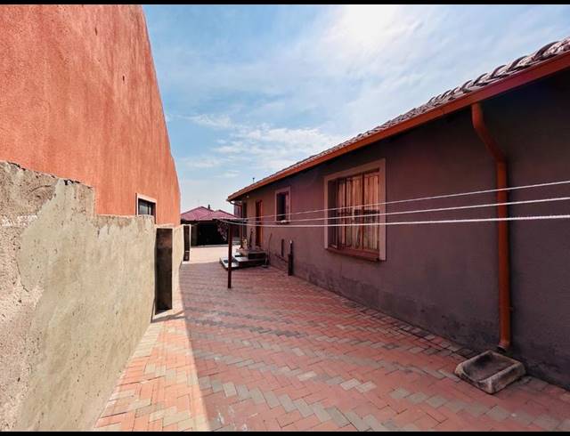 3 BEDROOM HOUSE FOR SALE IN BIRCH ACRES